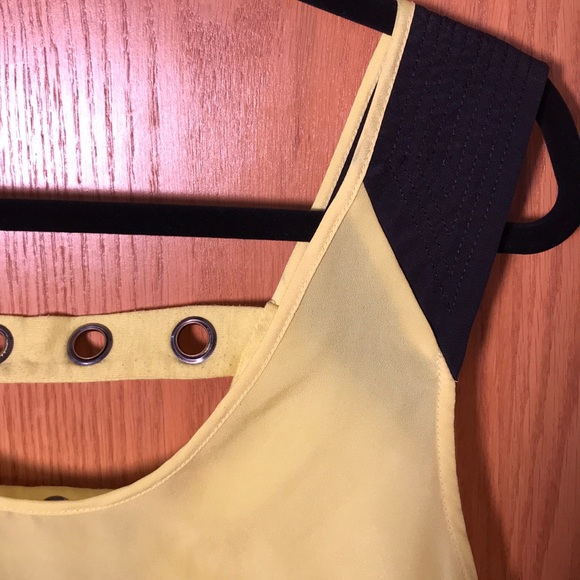 Kardashian Kollection Flowy Yellow Activewear Top - Picture 2 of 7